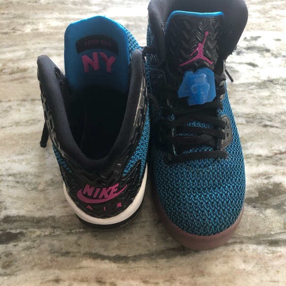 Jordan Shoes - Boys 5.5. spike Lee Edition - Picture 3 of 7